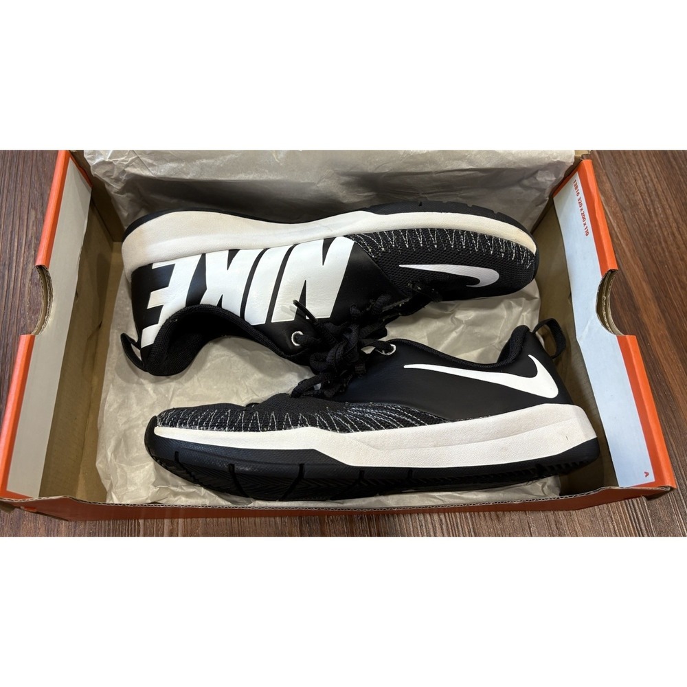 Nike‎ Team Hustle Boys Size 7Y Shoes Sneakers Low Top Black White 834318-001